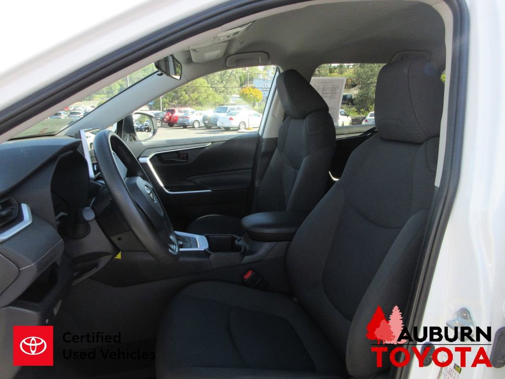 Certified 2024 Toyota RAV4 LE AWD/4WD image 31