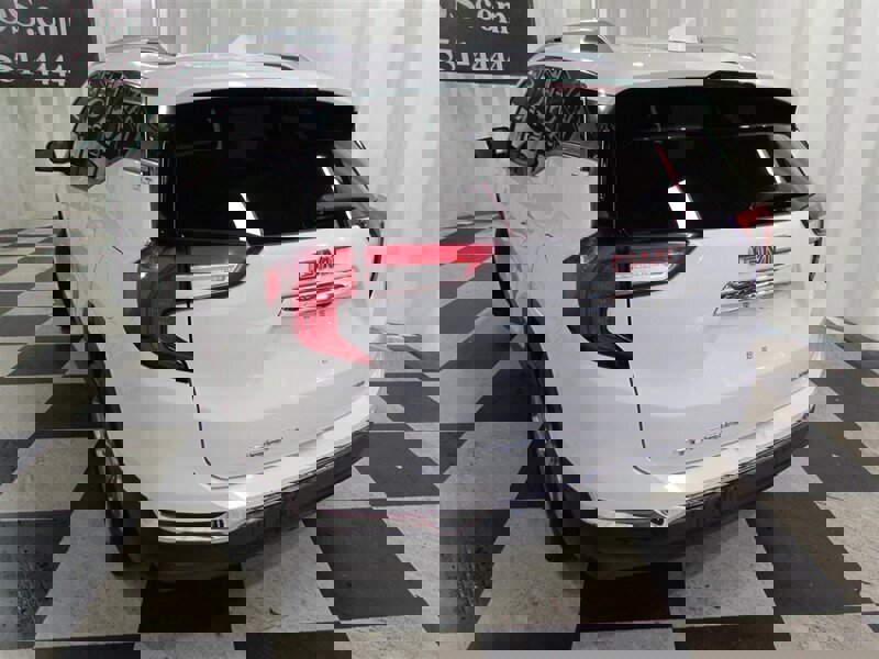 Used 2023 GMC Terrain SLT image 8