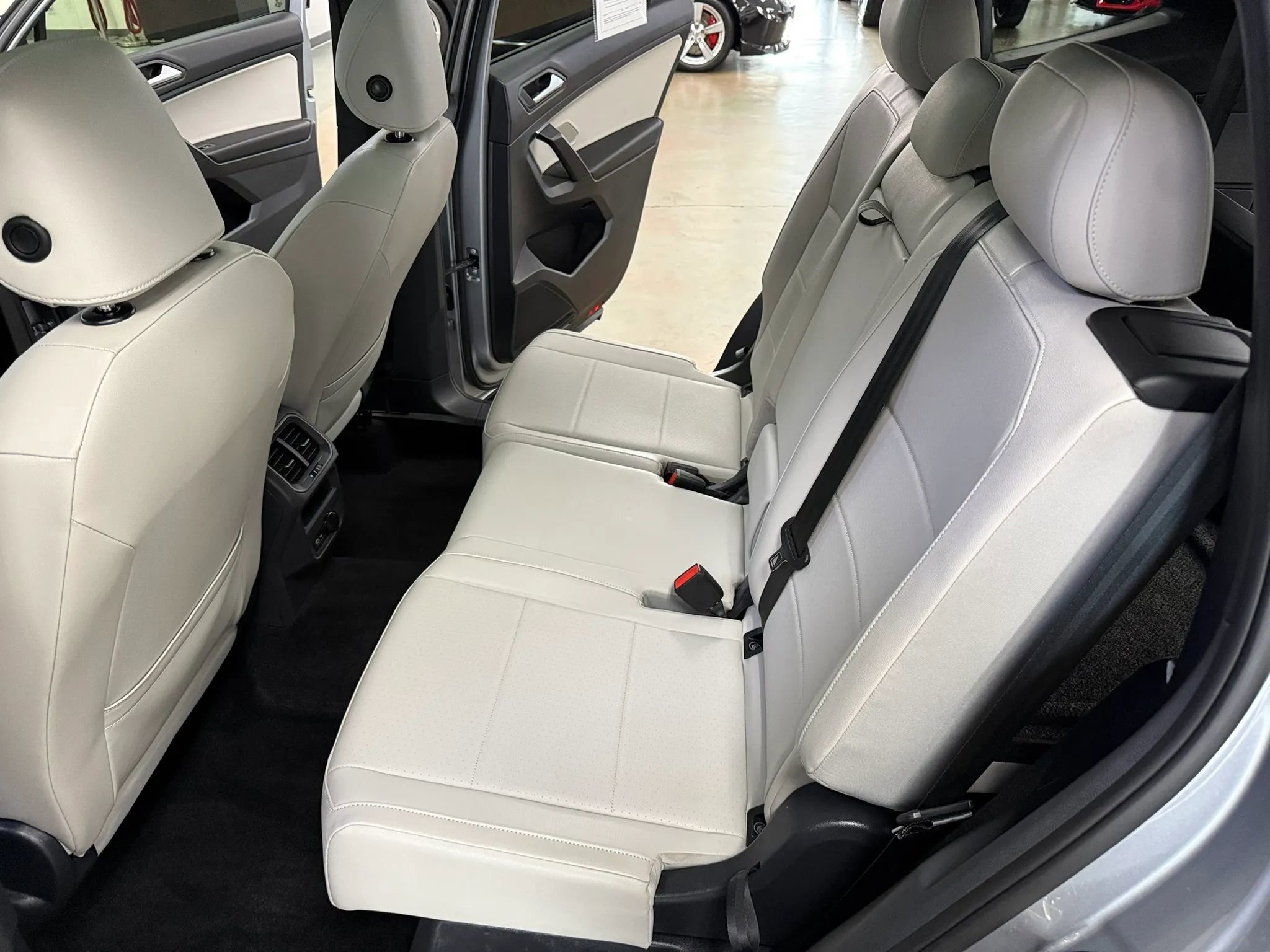 Used 2021 Volkswagen Tiguan SE R-Line FWD image 14