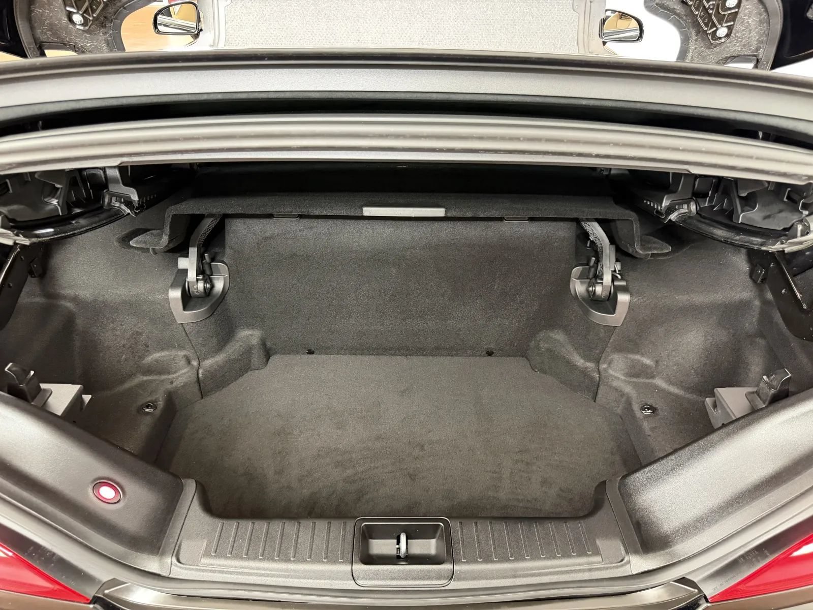 Used 2017 Mercedes-Benz SL 550 image 30