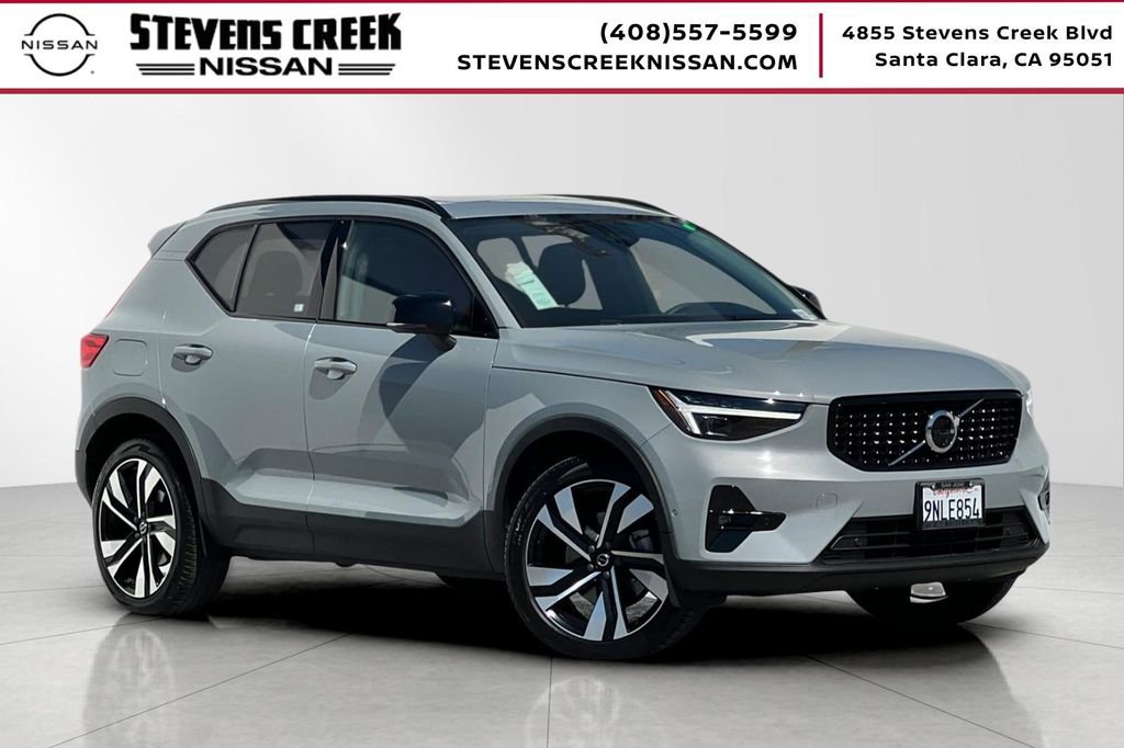 Used 2024 Volvo XC40 B5 Plus w/ Protection Package Premier image 1
