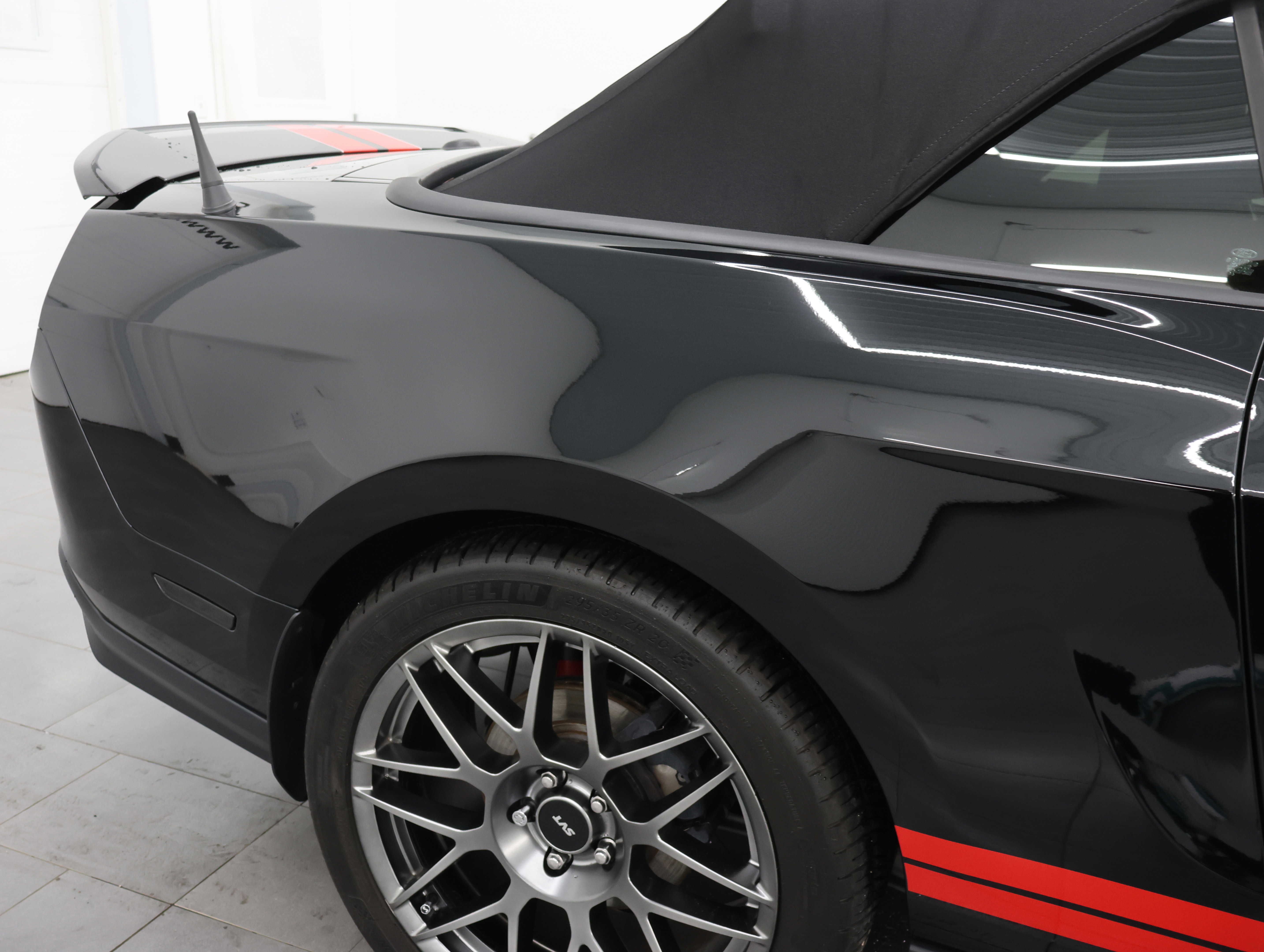 Used 2011 Ford Mustang Shelby GT500 w/ SVT Performance Pkg RWD image 29