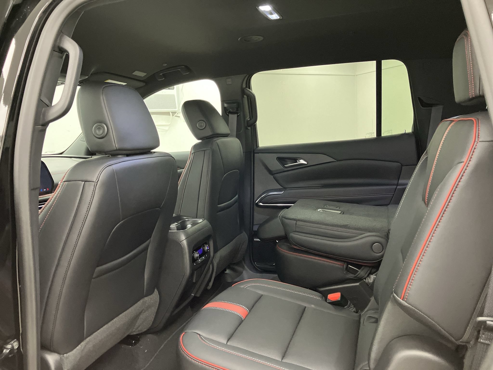 New 2027 Chevrolet Traverse RS AWD/4WD image 14
