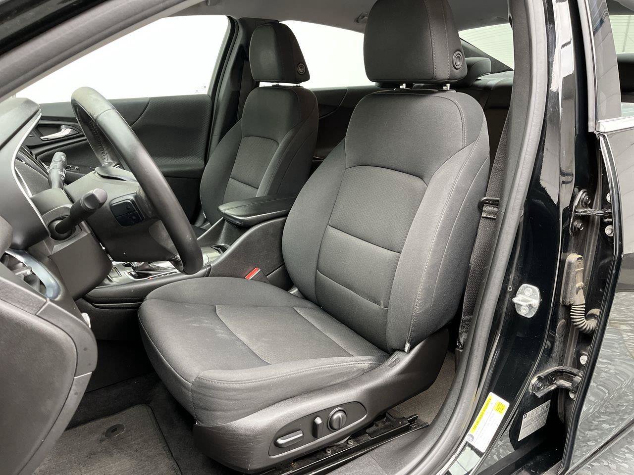 Used 2016 Chevrolet Malibu LT FWD image 8