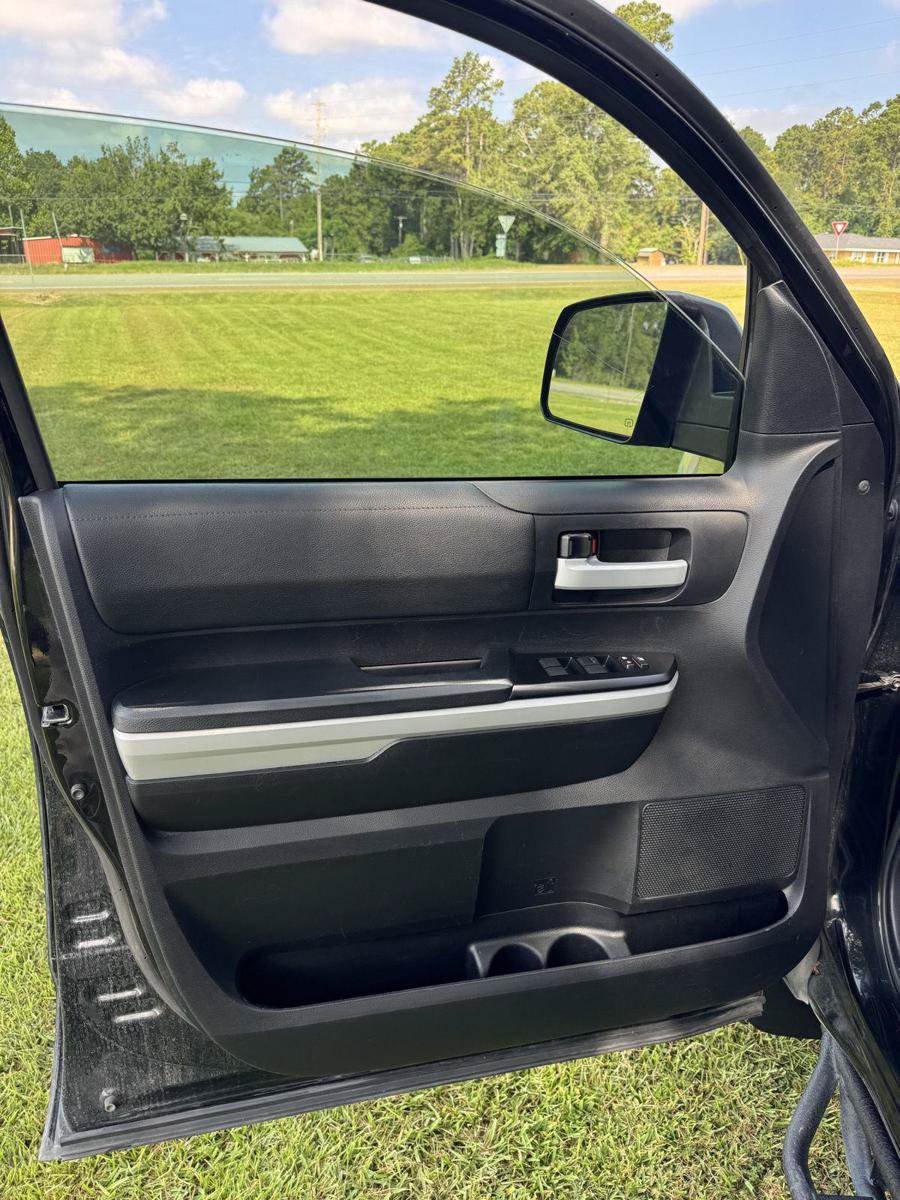 Used 2020 Toyota Tundra SR5 w/ SR5 Upgrade Package AWD/4WD image 9