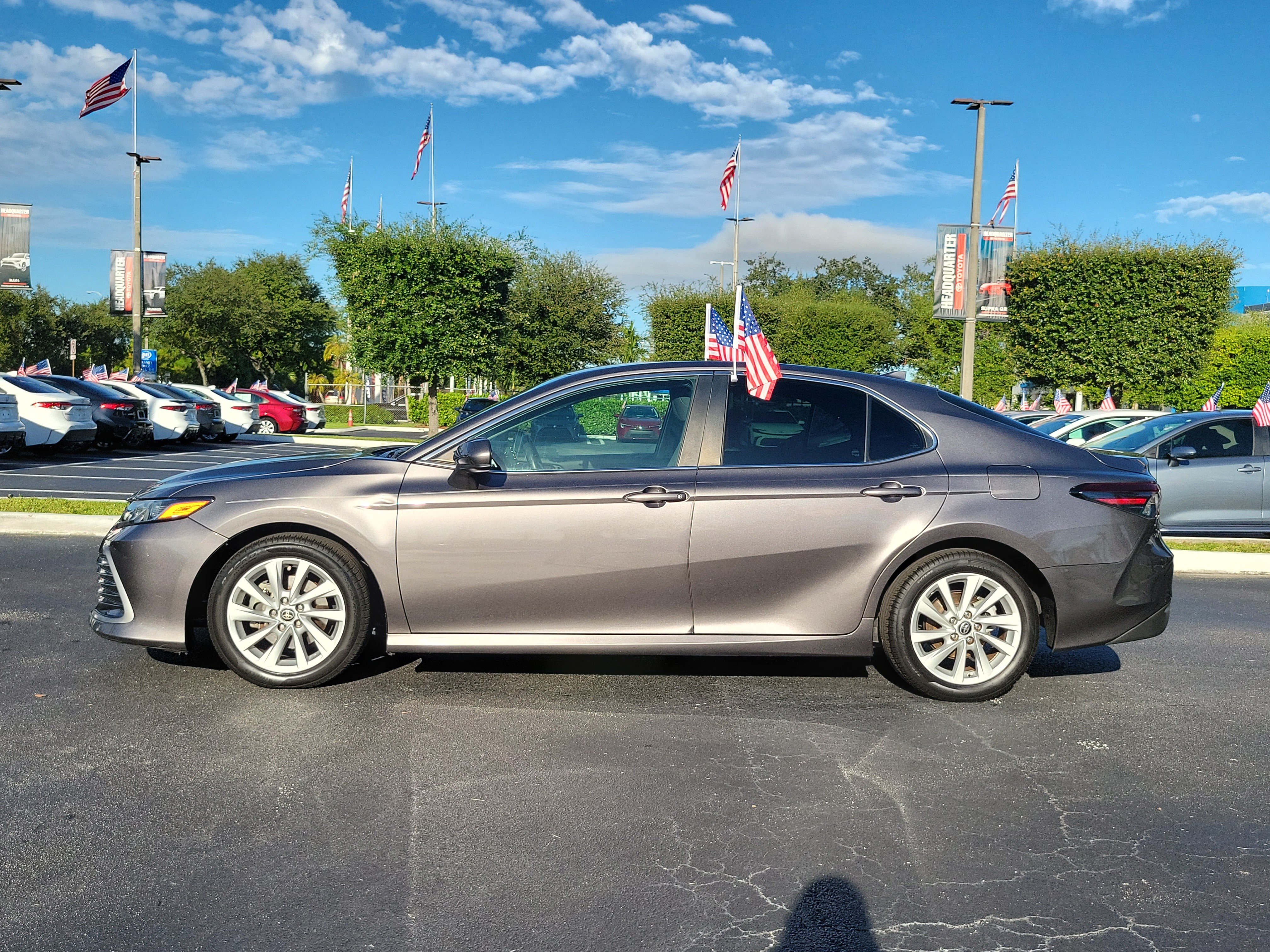 Used 2022 Toyota Camry LE FWD image 7