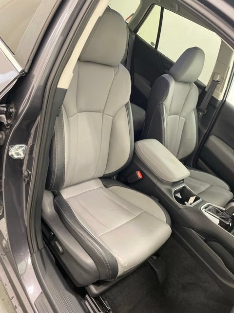 Used 2025 Subaru Outback Limited AWD/4WD image 32