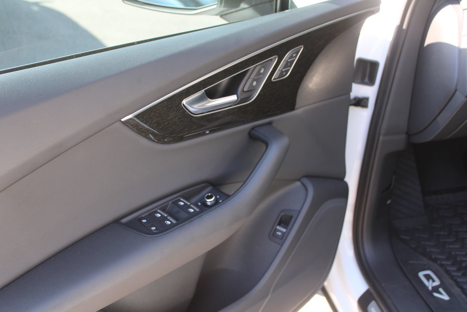 Used 2025 Audi Q7 3.0T Premium AWD/4WD image 20
