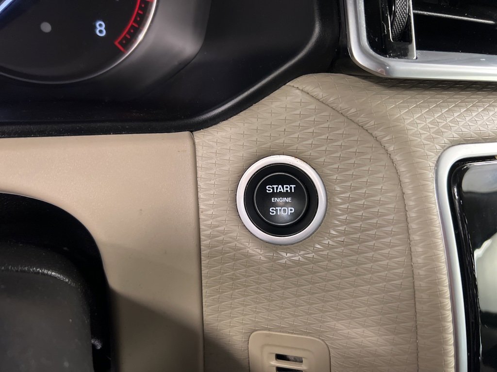 Used 2020 Land Rover Range Rover Velar S image 16