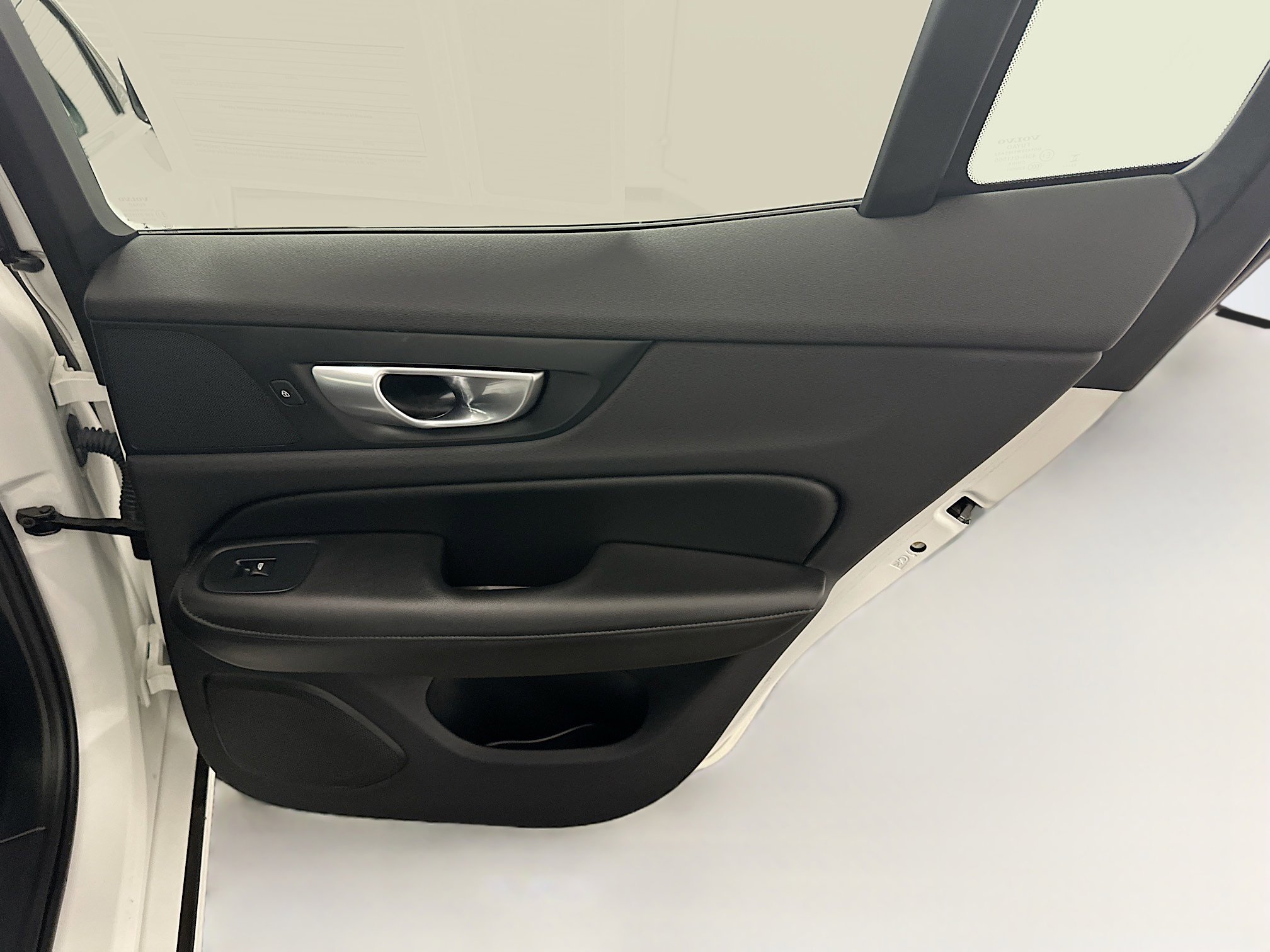 Used 2025 Volvo S60 B5 Core image 32