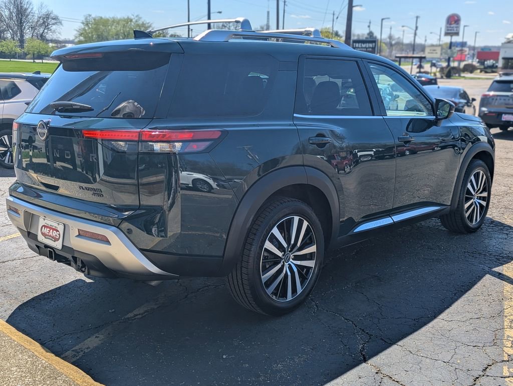 Used 2023 Nissan Pathfinder Platinum image 9