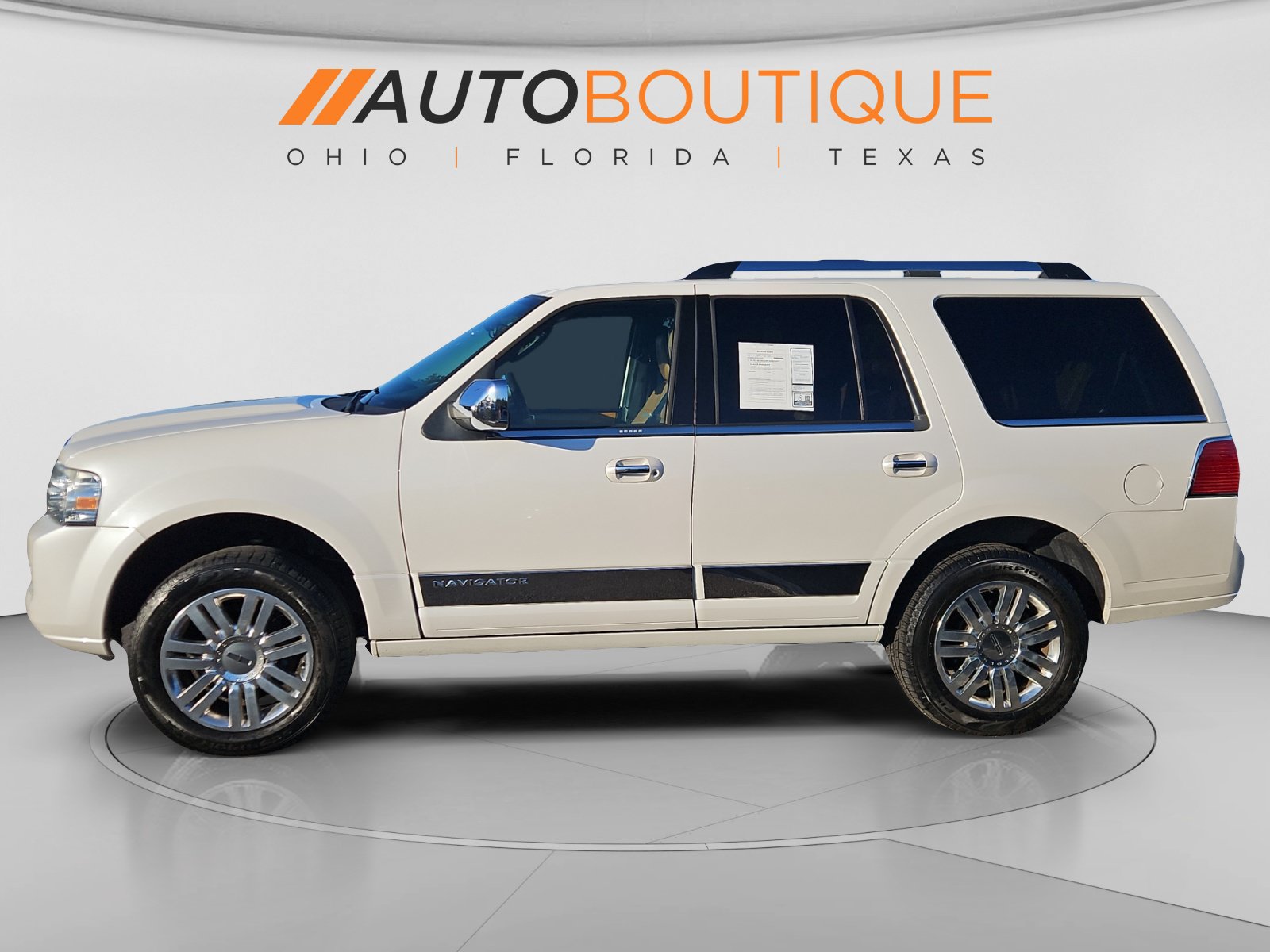 Used 2013 Lincoln Navigator 2WD image 2