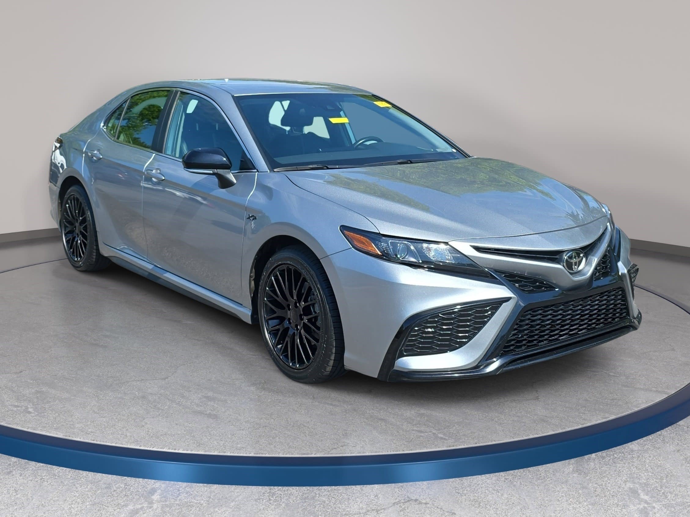 Used 2023 Toyota Camry SE FWD image 3