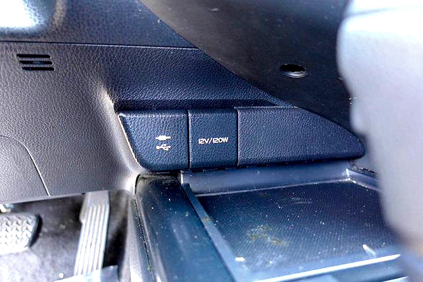 Used 2019 Toyota Camry LE FWD image 19