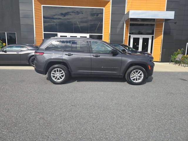 Used 2023 Jeep Grand Cherokee Laredo X AWD/4WD image 7