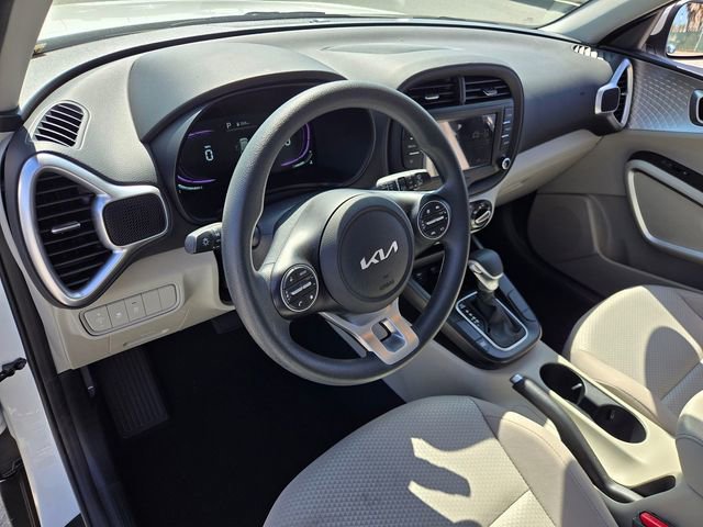 Used 2025 Kia Soul LX w/ LX Technology Package image 9