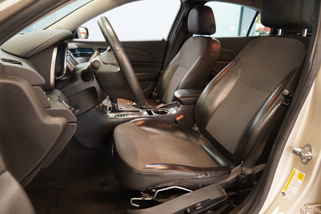 Used 2015 Chevrolet Malibu LT w/ Power Convenience Package FWD image 3