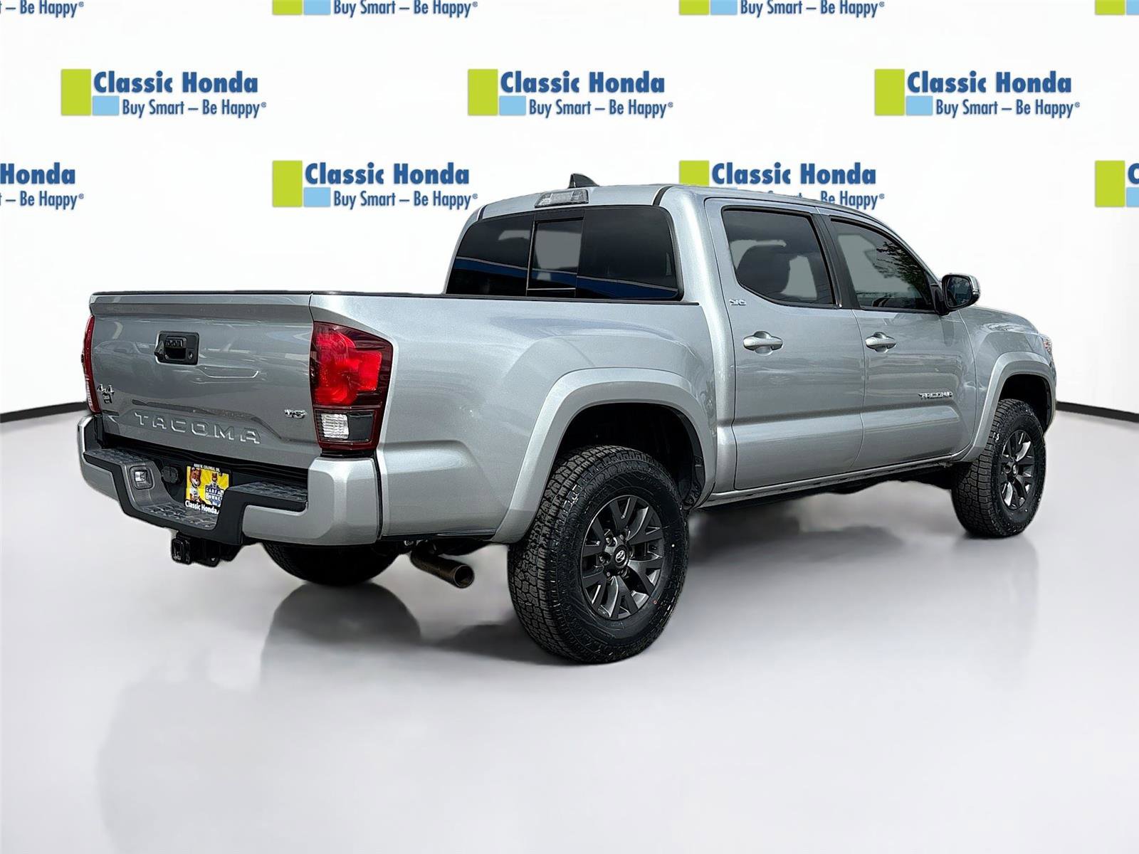 Used 2023 Toyota Tacoma SR5 w/ Technology Package AWD/4WD image 8