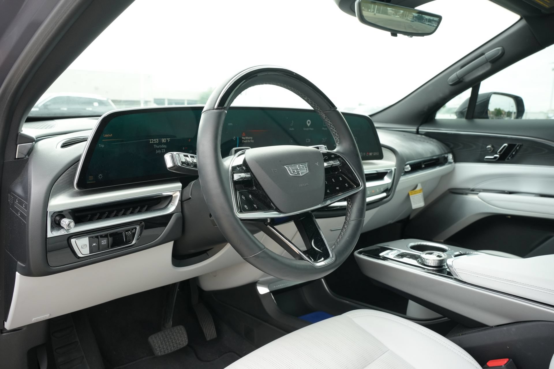 Certified 2024 Cadillac Lyriq Luxury AWD/4WD image 17