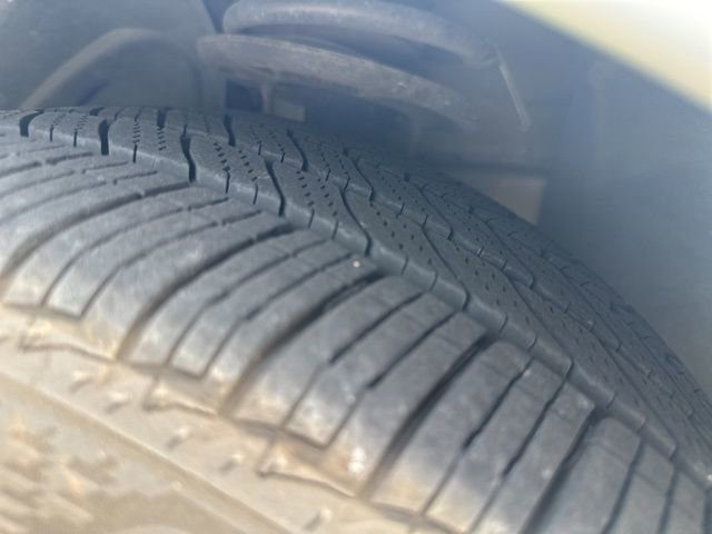 Used 2018 Ford Taurus Limited image 9