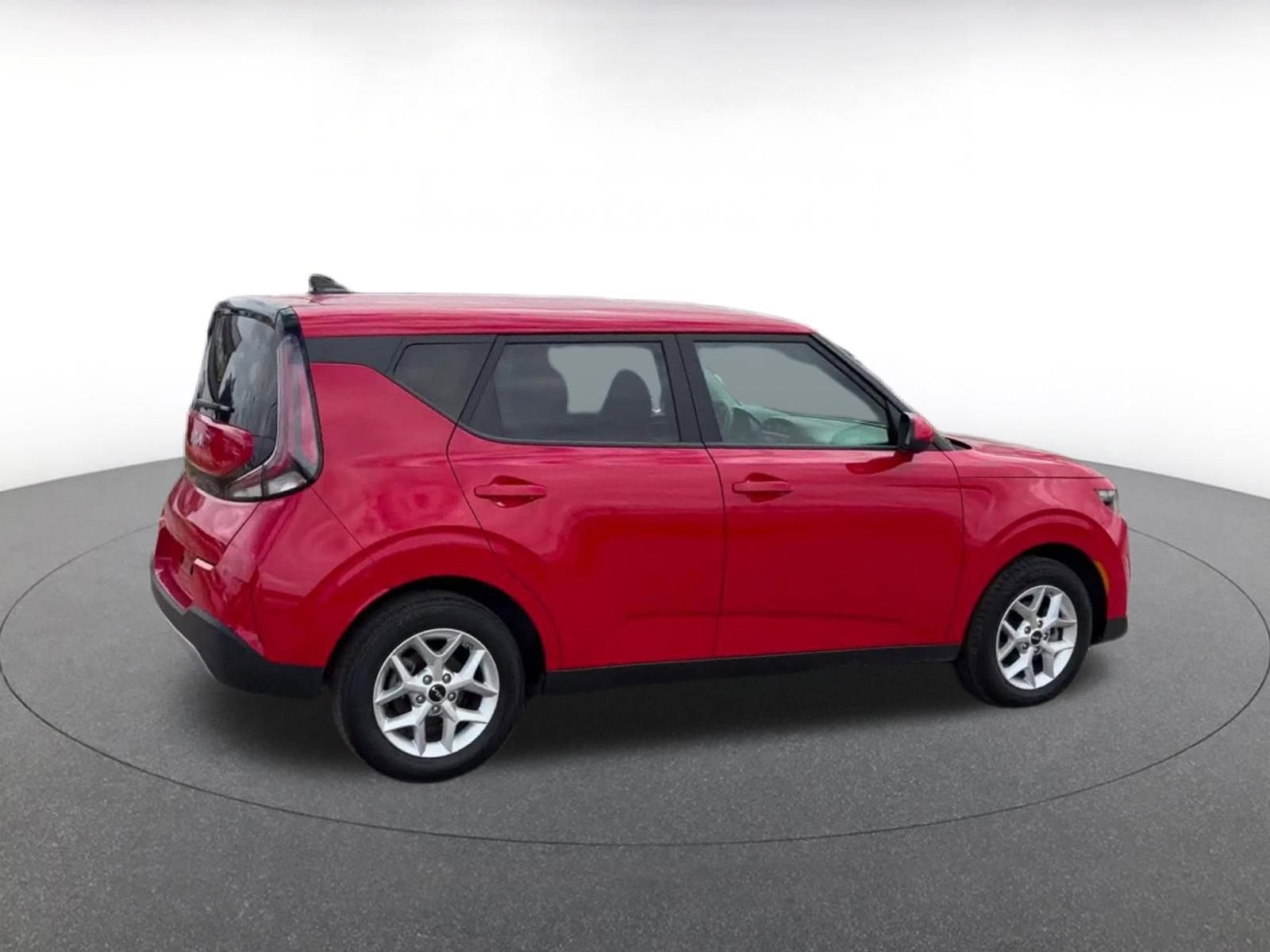 Used 2025 Kia Soul LX w/ LX Technology Package image 12
