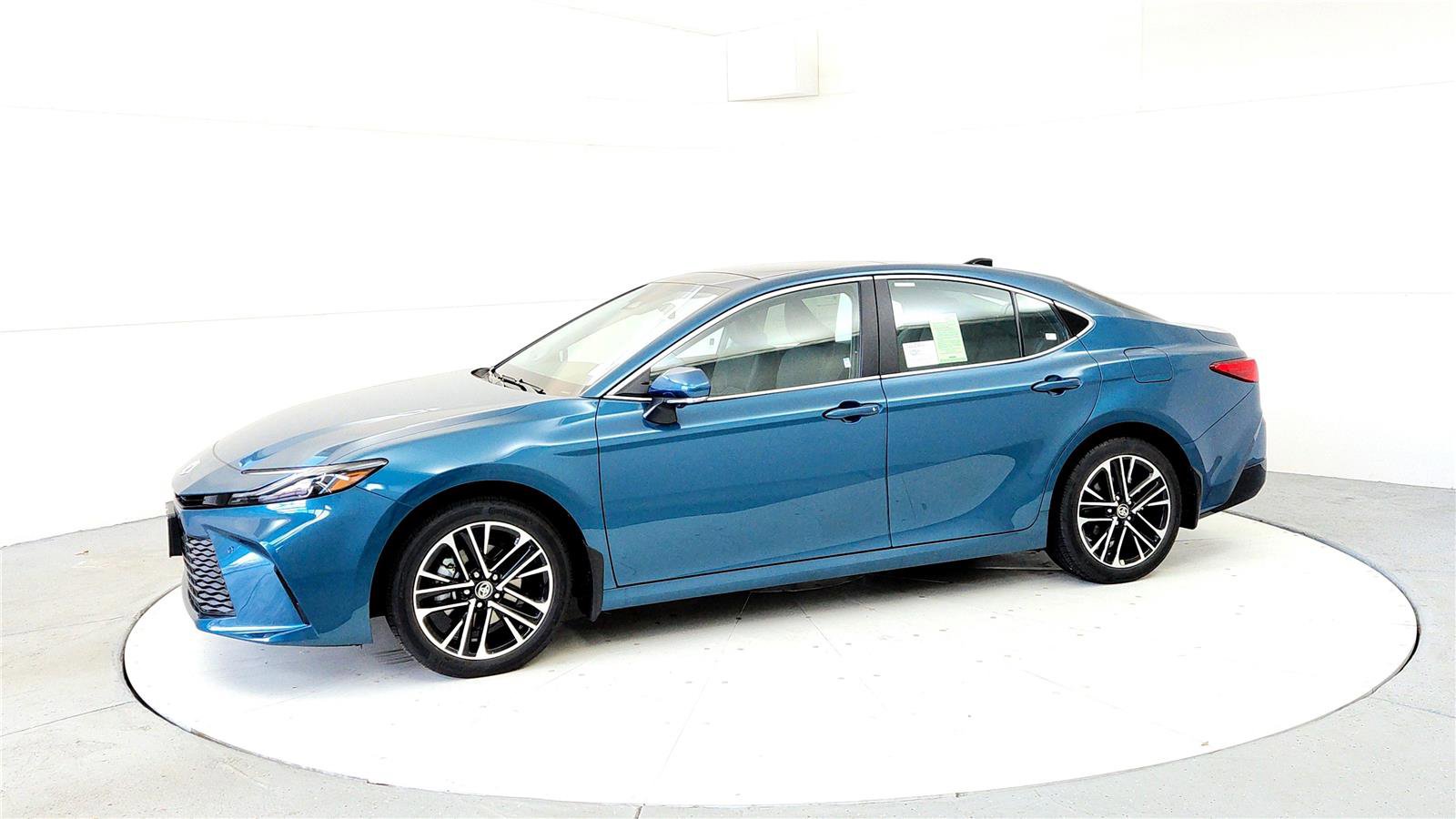 New 2026 Toyota Camry XLE AWD/4WD image 3