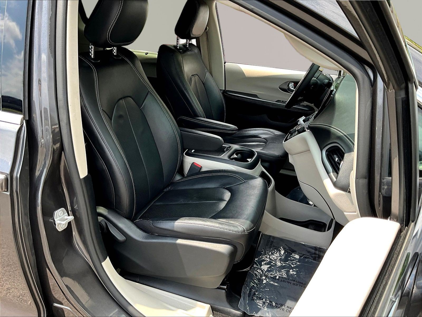 Used 2022 Chrysler Pacifica Touring-L FWD image 28