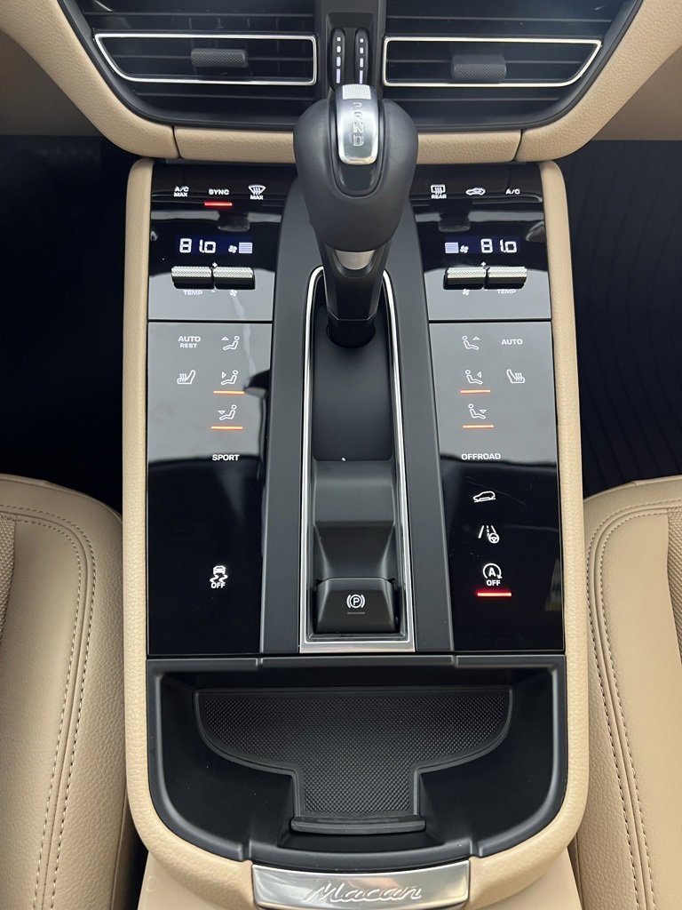 Certified 2025 Porsche Macan image 34