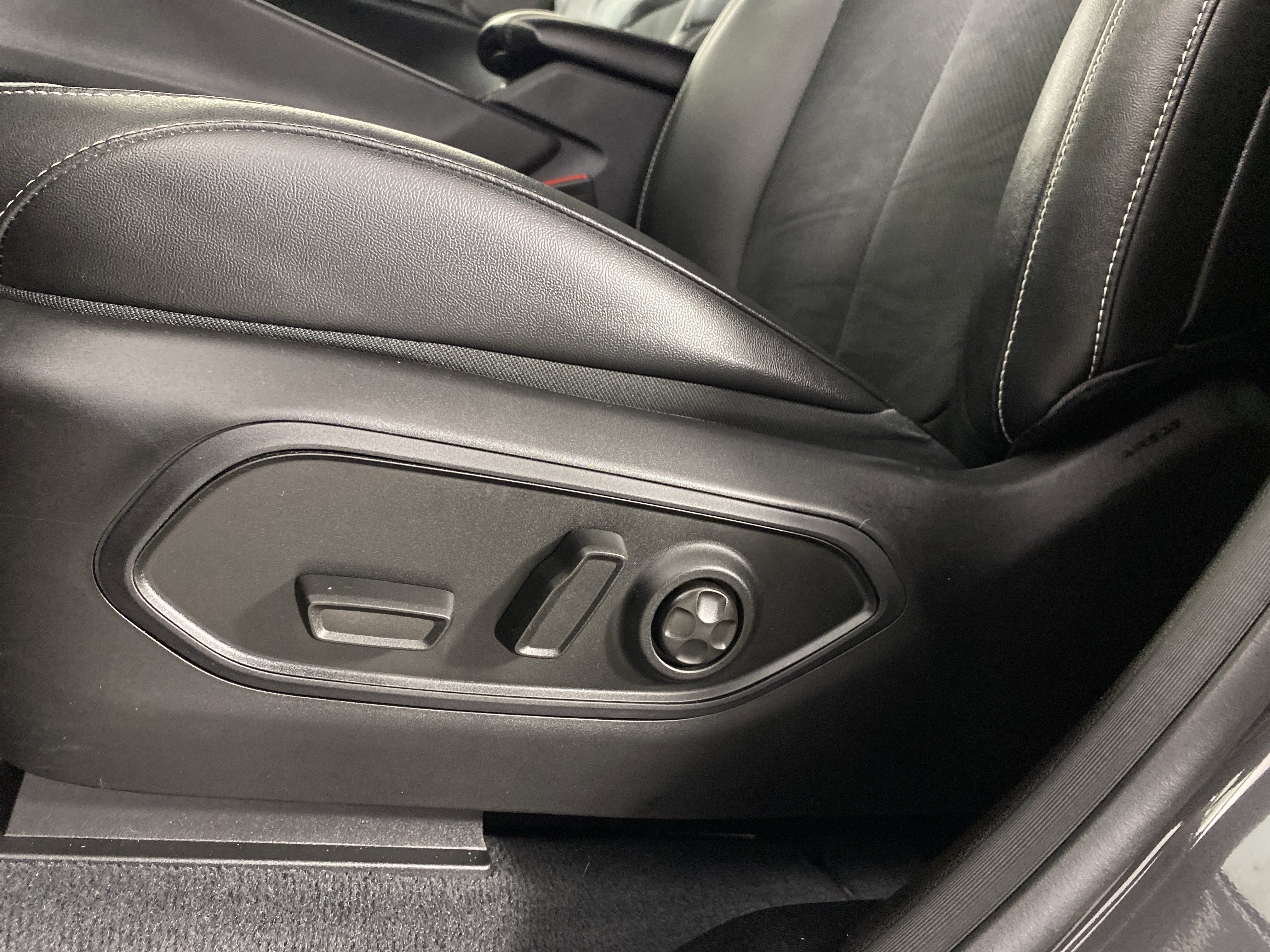 Used 2023 Jeep Grand Cherokee L Laredo image 17