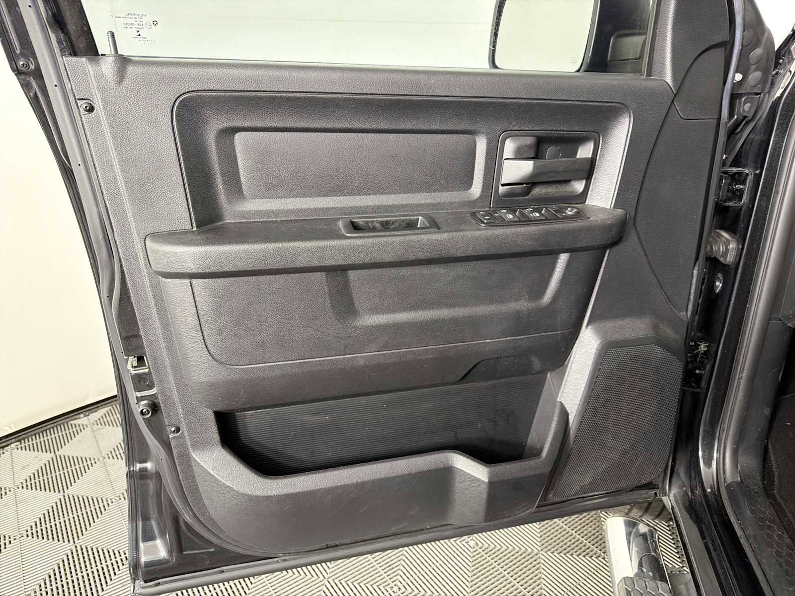 Used 2015 RAM 1500 Express RWD image 8