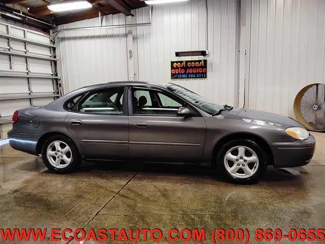 Used 2004 Ford Taurus SE FWD image 2
