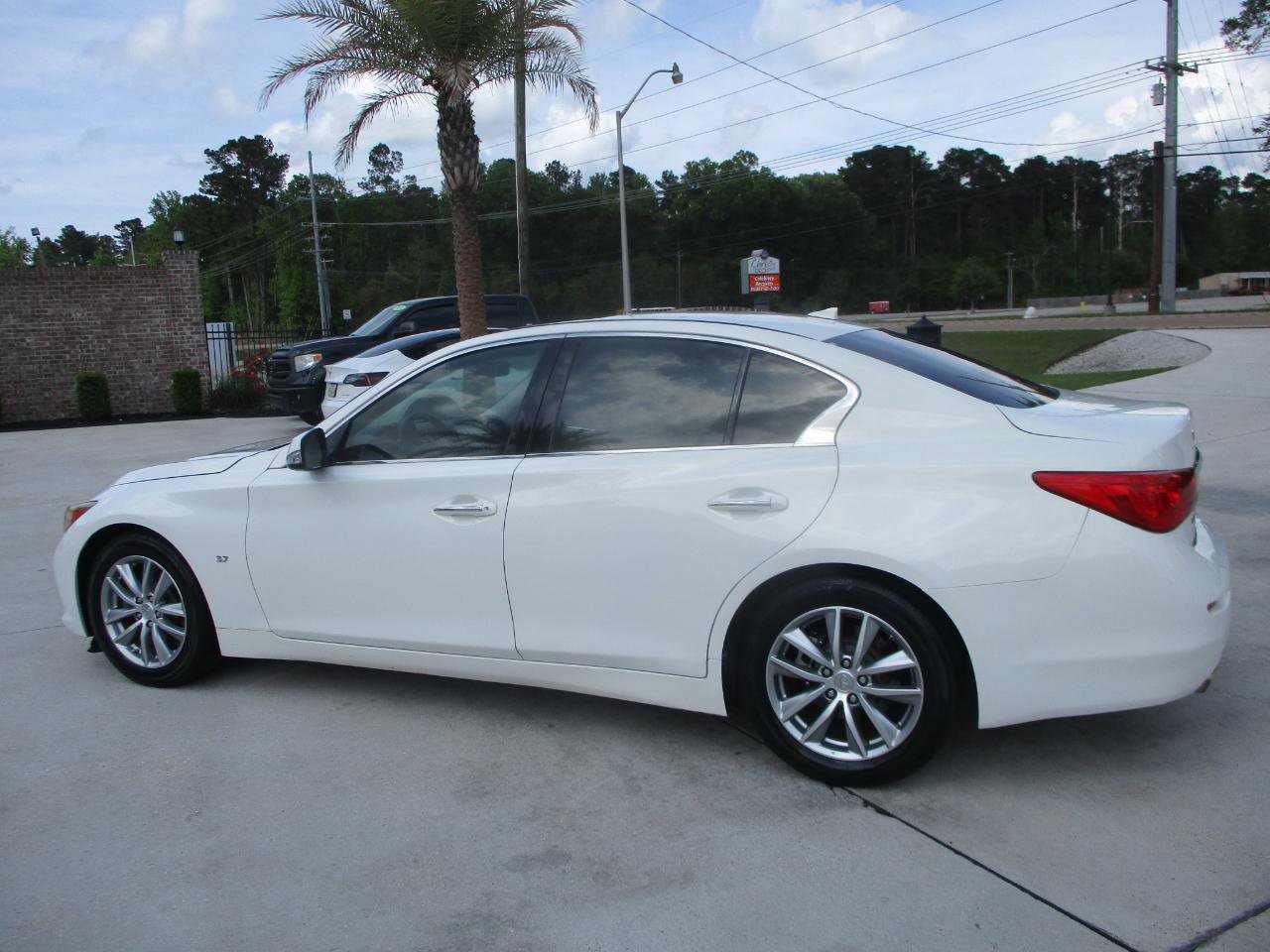 Used 2014 INFINITI Q50 Premium w/ Moonroof Package image 18