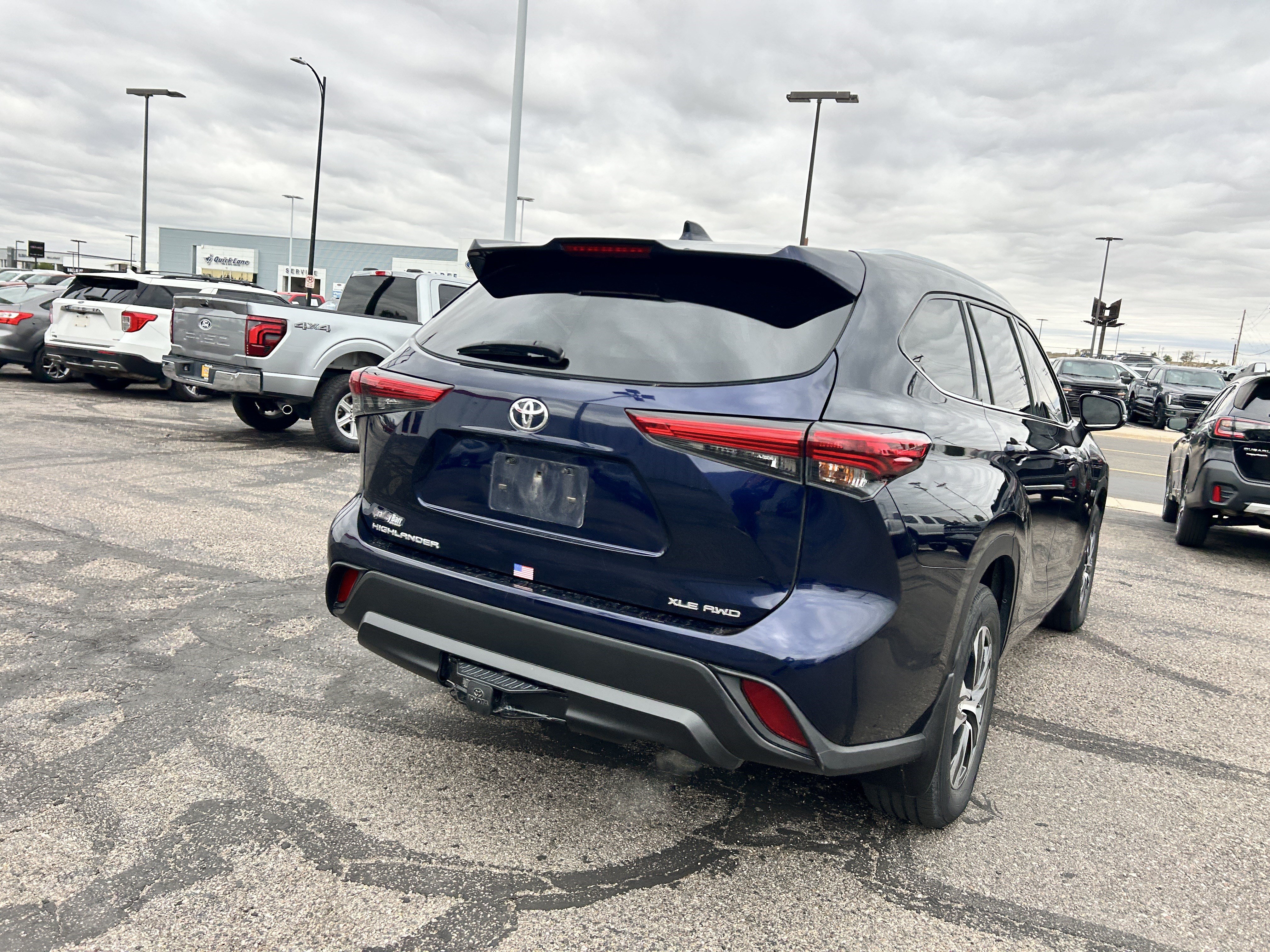 Used 2021 Toyota Highlander XLE AWD/4WD image 5