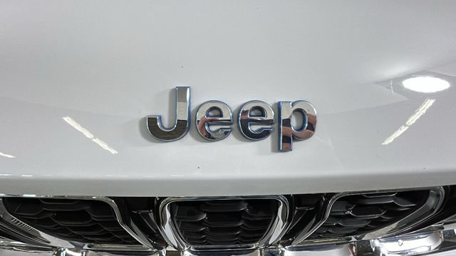 Used 2023 Jeep Grand Cherokee 4WD 4xe image 8