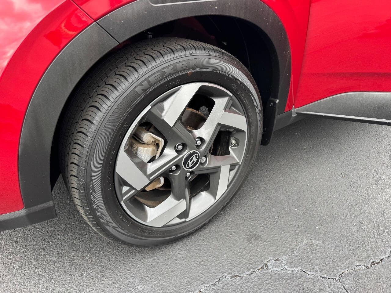 Used 2023 Hyundai Venue Limited image 19