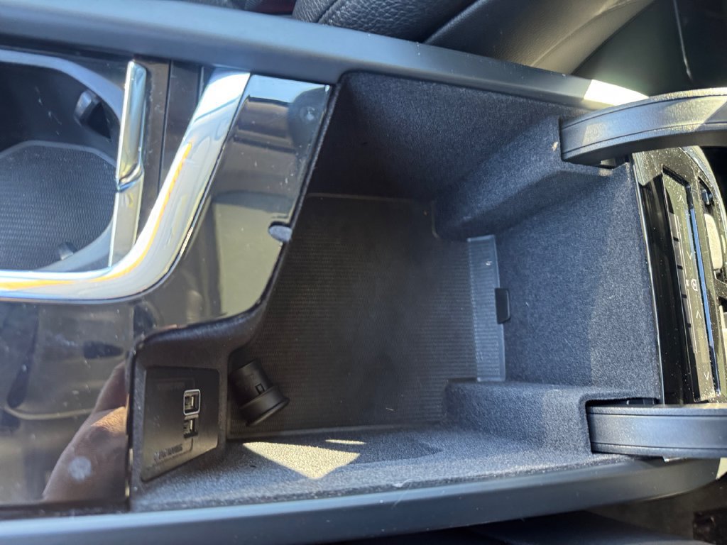 Used 2018 Volvo XC90 T6 Momentum w/ Convenience Package AWD/4WD image 24