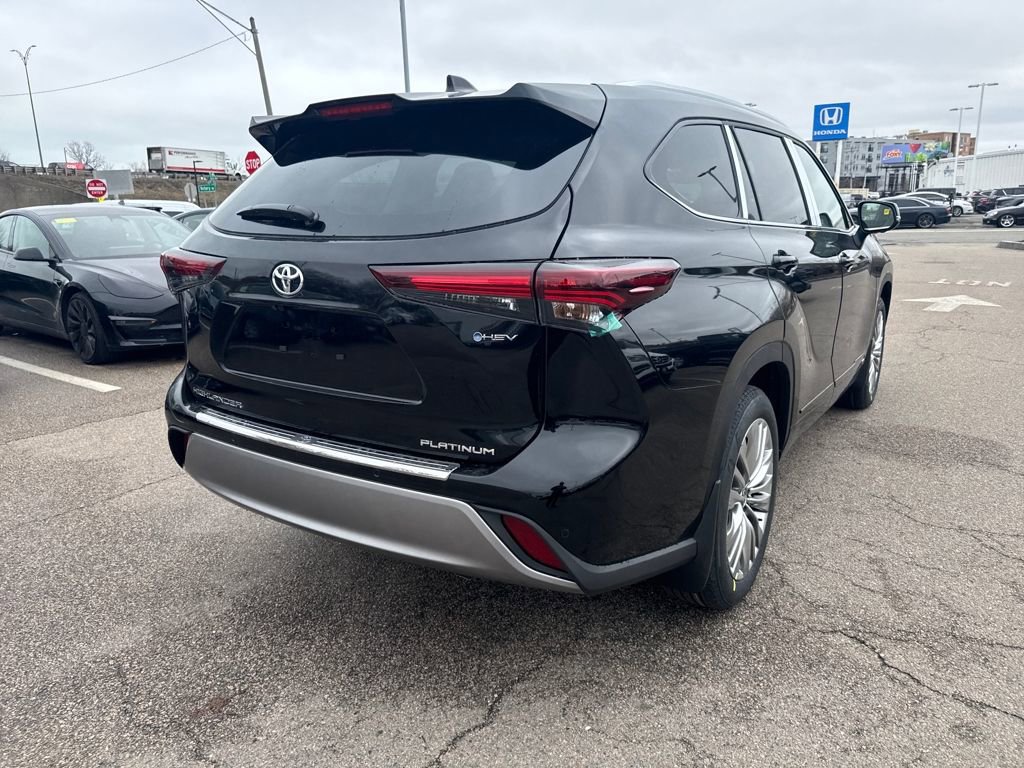 New 2026 Toyota Highlander Platinum image 7