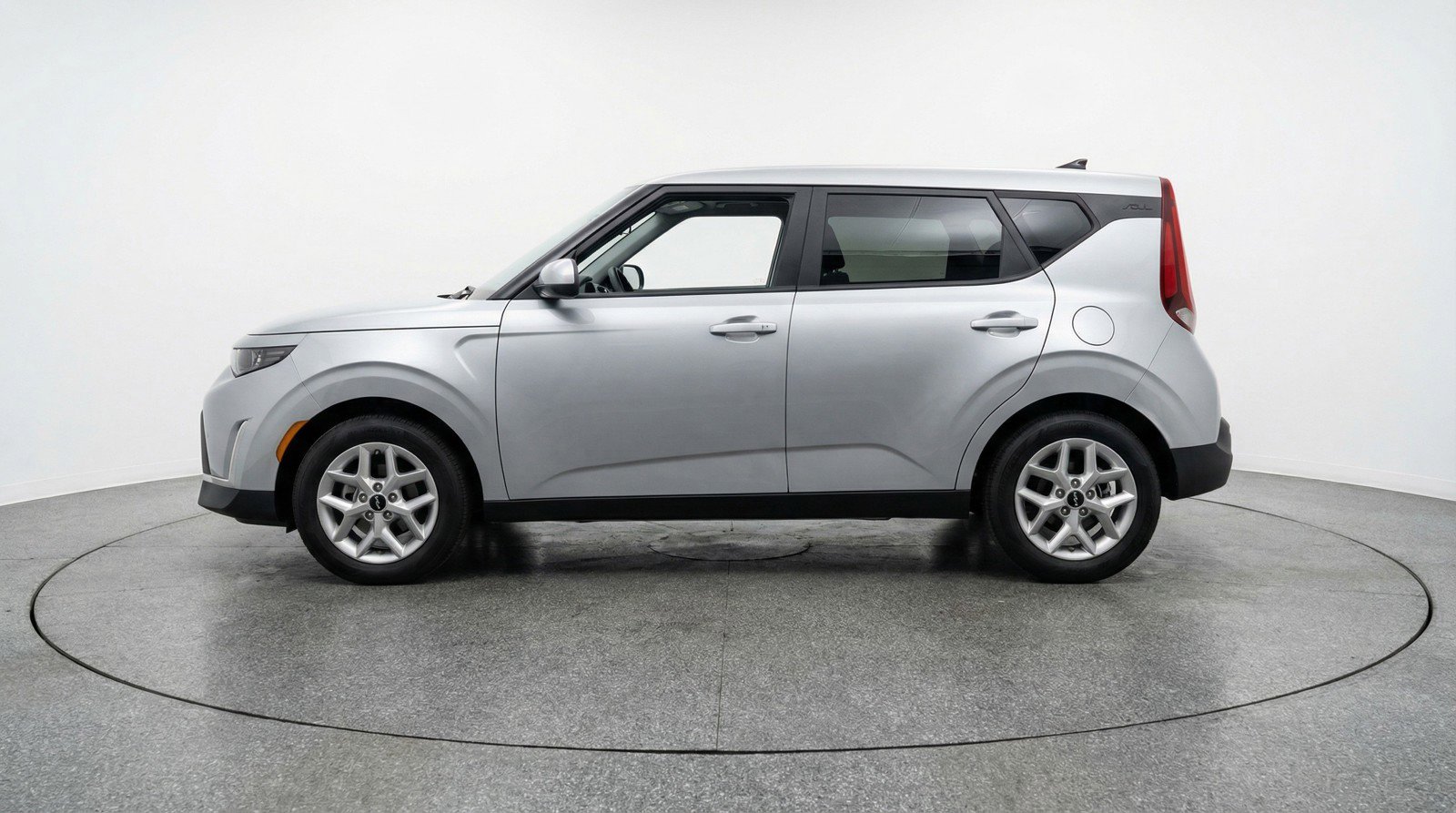 Used 2025 Kia Soul LX w/ LX Technology Package image 5