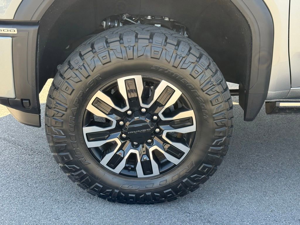 Used 2025 GMC Sierra 2500 Denali Ultimate image 9