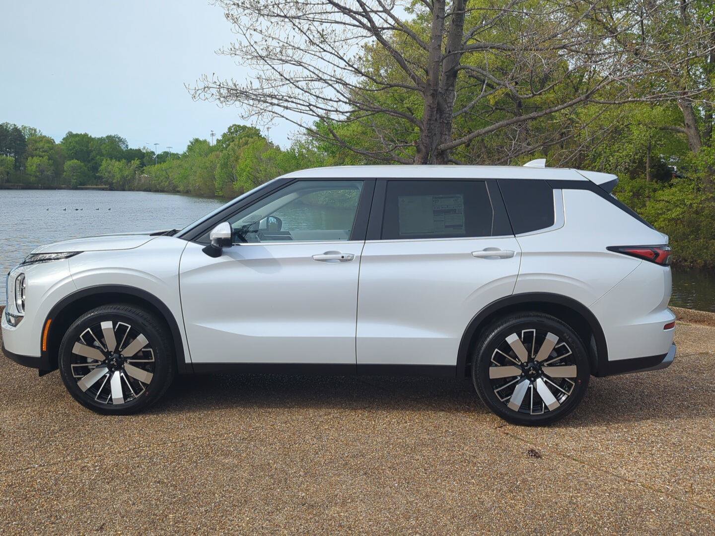 New 2026 Mitsubishi Outlander SE AWD/4WD image 6
