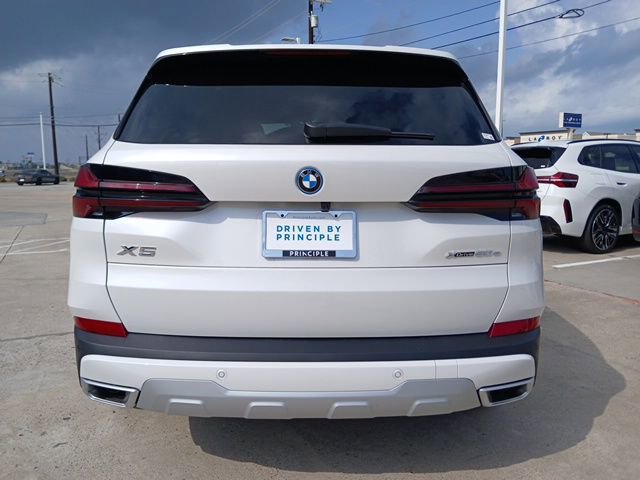 New 2026 BMW X5 xDrive50e image 9