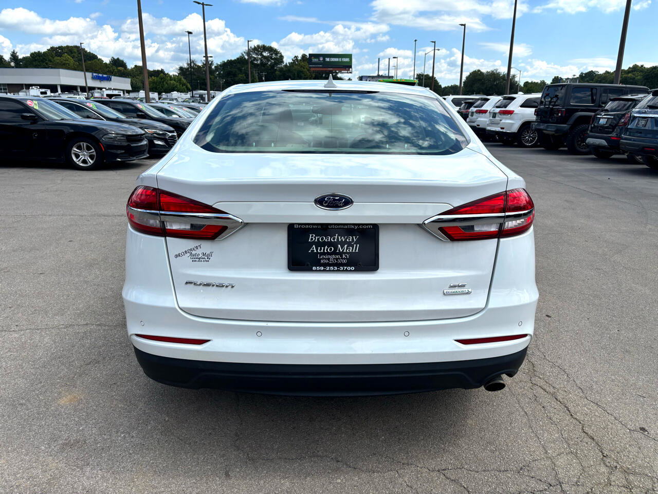 Used 2019 Ford Fusion SE image 4