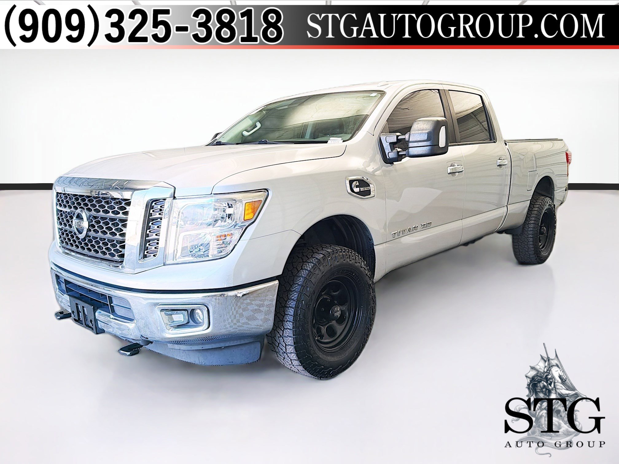 Used 2018 Nissan Titan SV image 1
