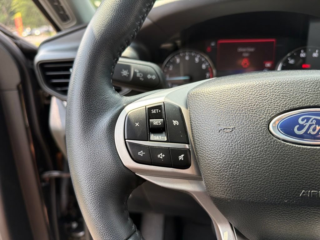 Used 2023 Ford Explorer XLT AWD/4WD image 16