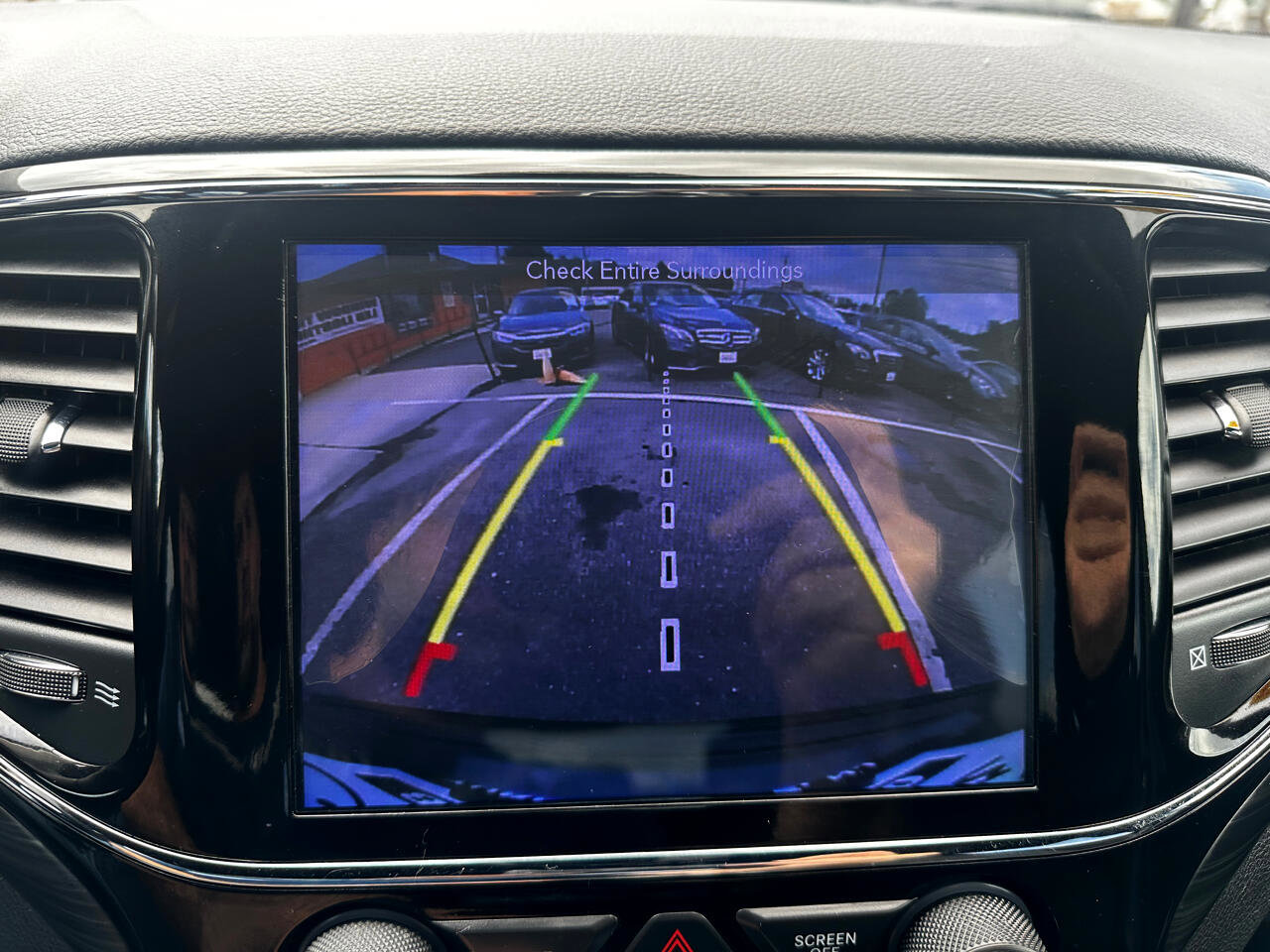 Used 2019 Jeep Grand Cherokee Laredo image 13