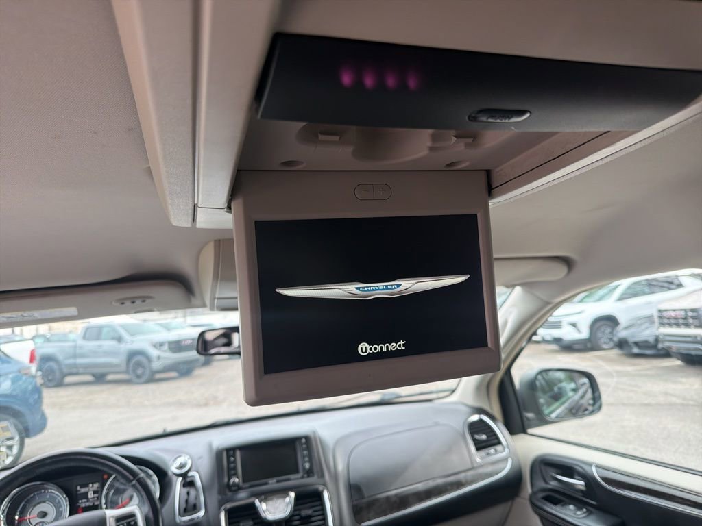 Used 2014 Chrysler Town & Country Touring image 20