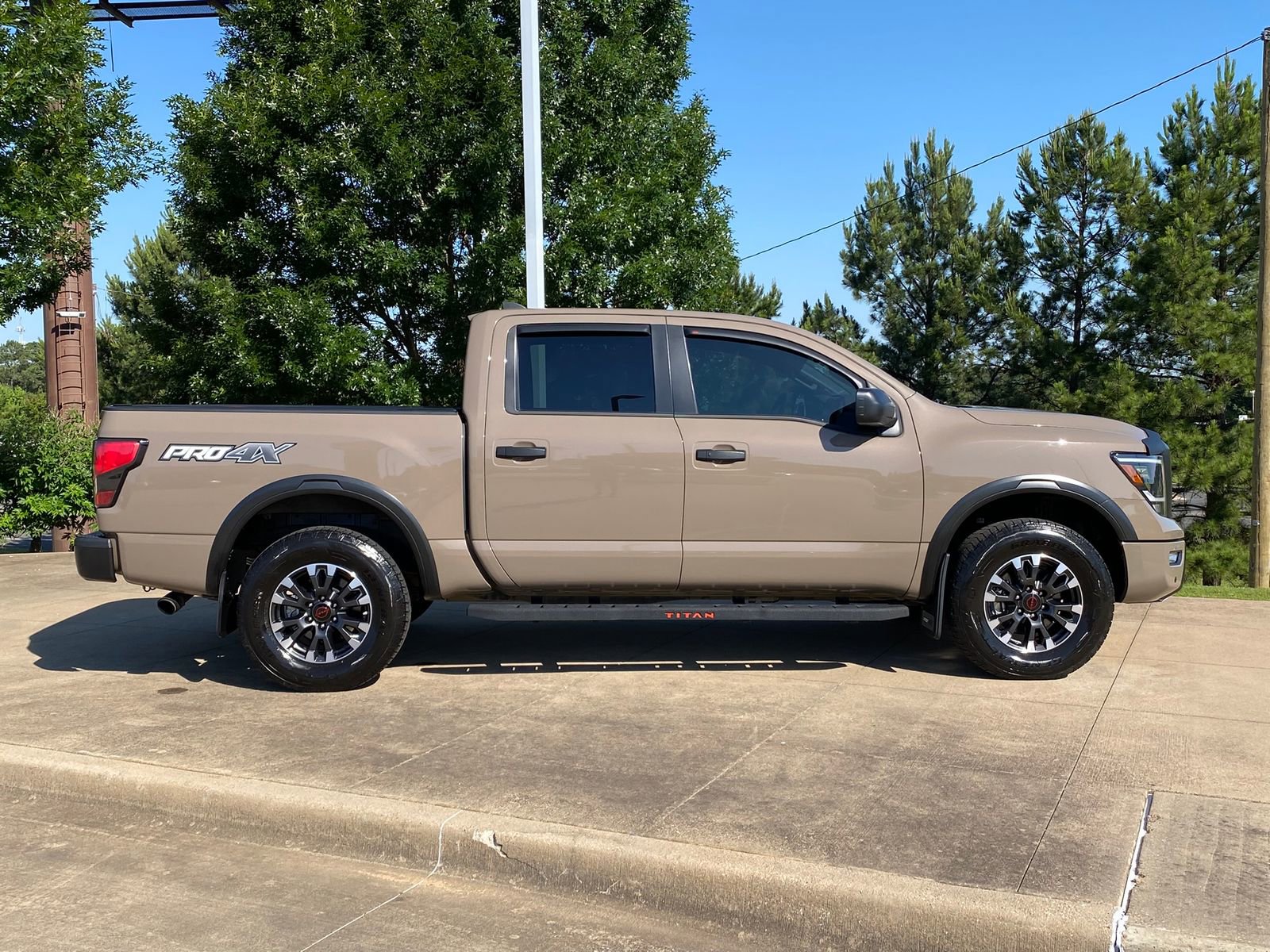 Used 2023 Nissan Titan PRO-4X w/ Pro-4x Utility Package AWD/4WD image 7