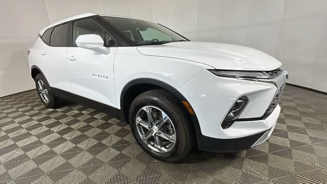 Used 2023 Chevrolet Blazer LT w/ Driver Confidence Package FWD image 2