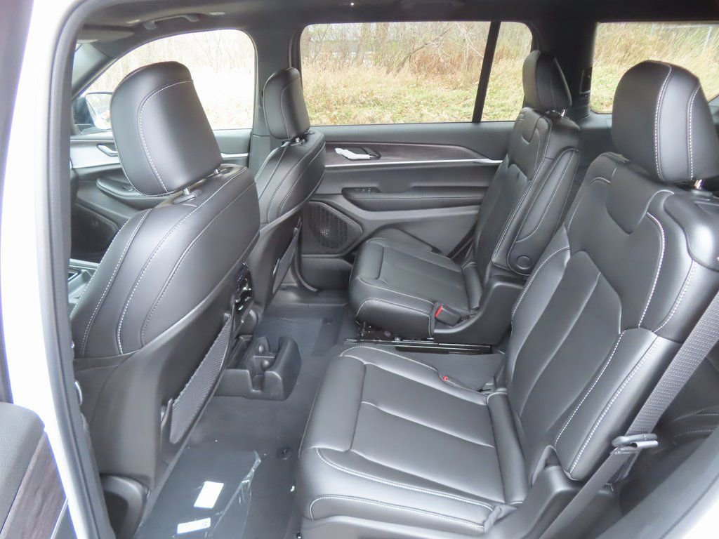 New 2025 Jeep Grand Cherokee L Limited w/ Trailer Tow Package image 23