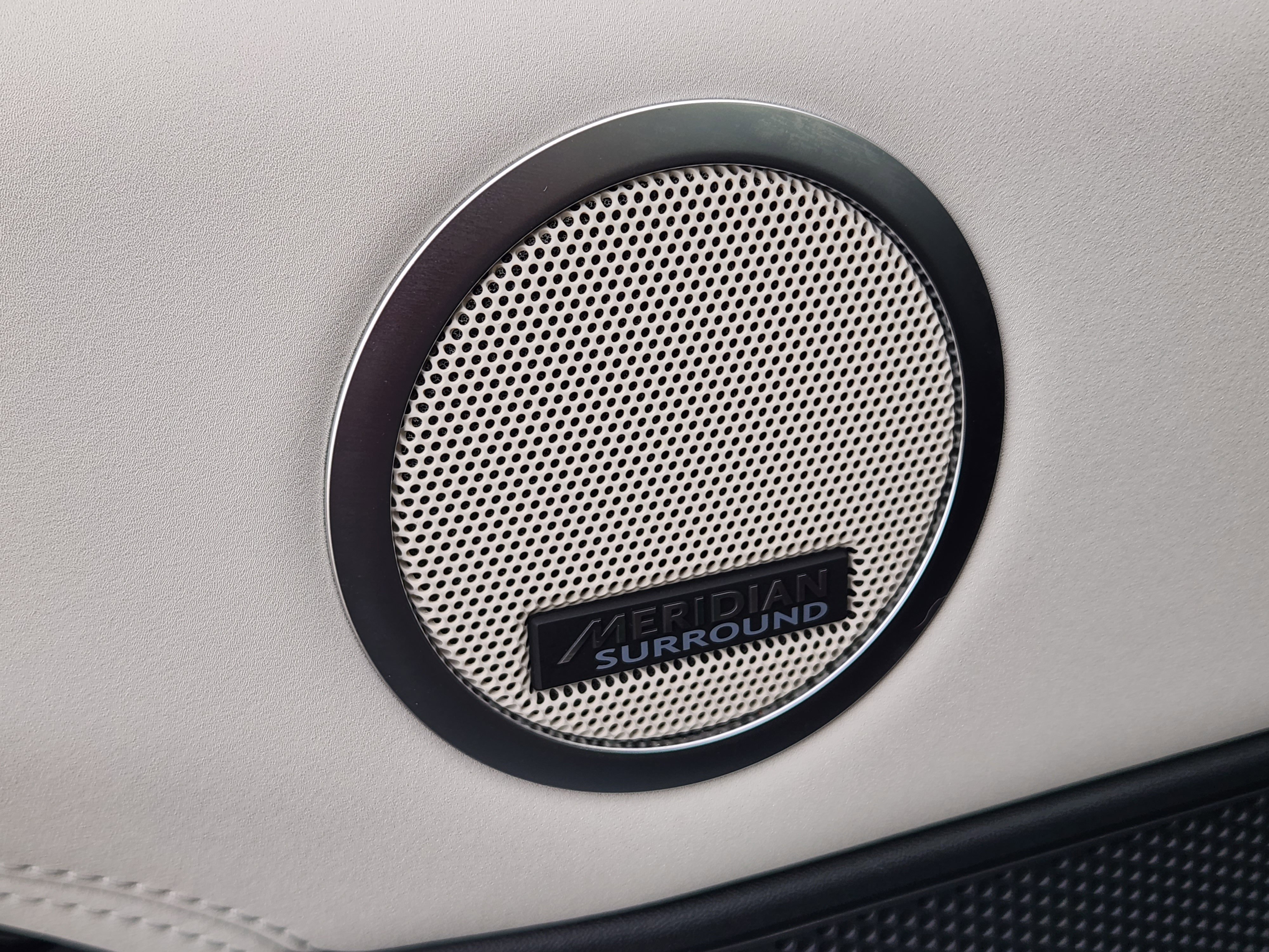 Certified 2025 Land Rover Discovery S image 26